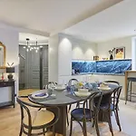 Apartment Notre Dame De Paris By Studio Prestige